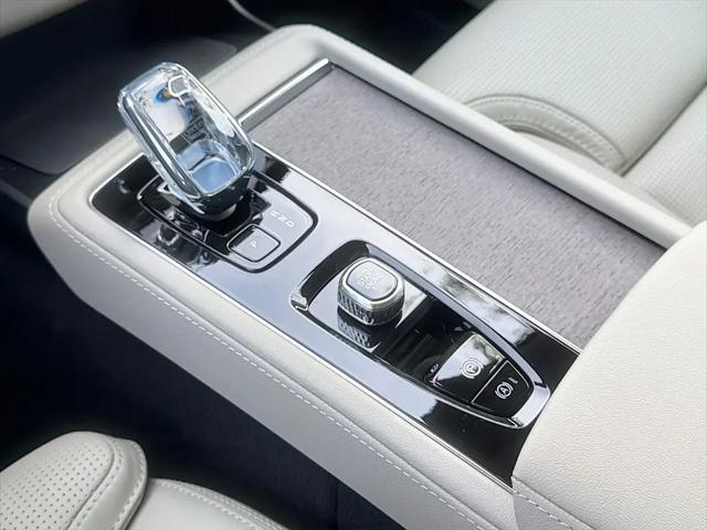 2026 Volvo XC90 Plug-In Hybrid Ultra, T8 AWD, Electric/Gasoline, Bright, 7 Seats