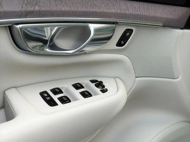 2026 Volvo XC90 Plug-In Hybrid Ultra, T8 AWD, Electric/Gasoline, Bright, 7 Seats