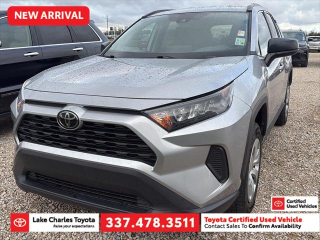 2021 Toyota RAV4 LE's photo