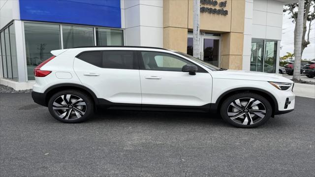2026 Volvo XC40 Ultra, B5 AWD Gas (mild hybrid), Dark