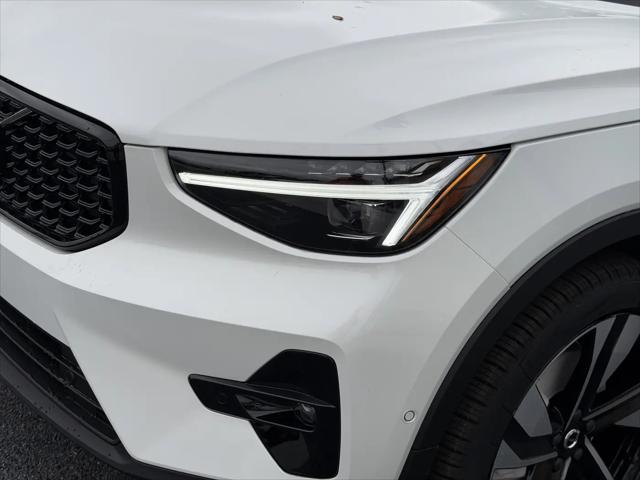 2026 Volvo XC40 Ultra, B5 AWD Gas (mild hybrid), Dark