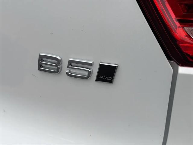 2026 Volvo XC40 Ultra, B5 AWD Gas (mild hybrid), Dark