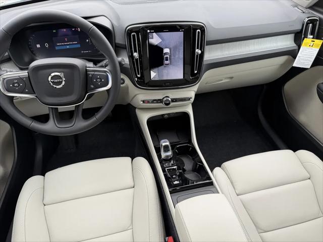 2026 Volvo XC40 Ultra, B5 AWD Gas (mild hybrid), Dark