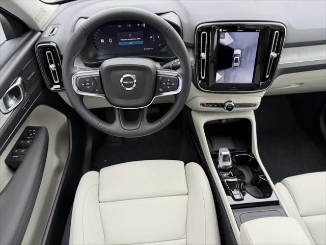2026 Volvo XC40 Ultra, B5 AWD Gas (mild hybrid), Dark
