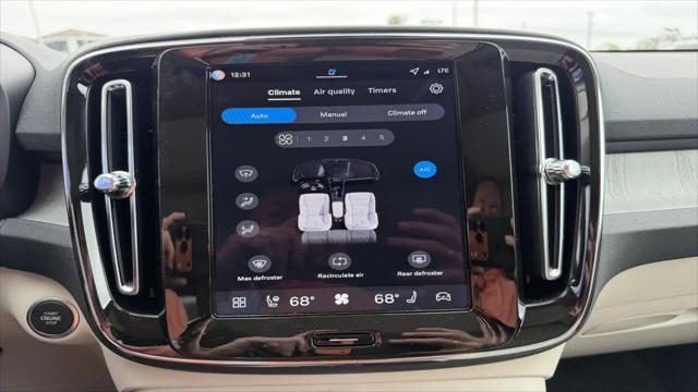 2026 Volvo XC40 Ultra, B5 AWD Gas (mild hybrid), Dark