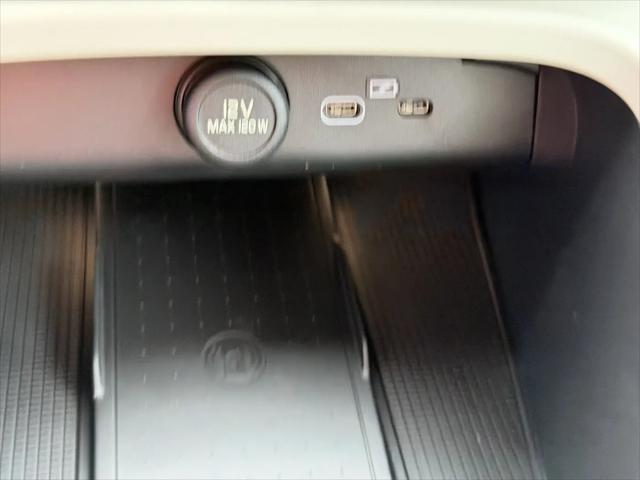 2026 Volvo XC40 Ultra, B5 AWD Gas (mild hybrid), Dark