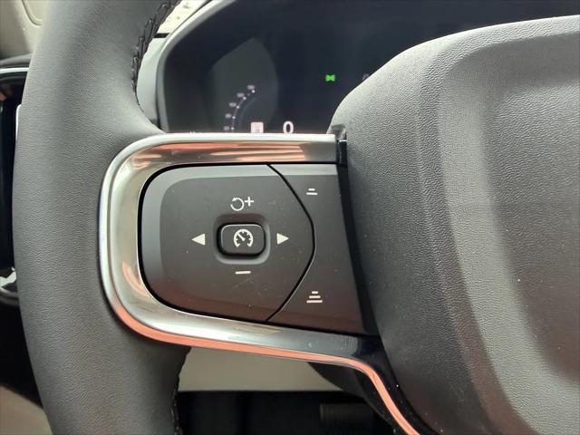 2026 Volvo XC40 Ultra, B5 AWD Gas (mild hybrid), Dark