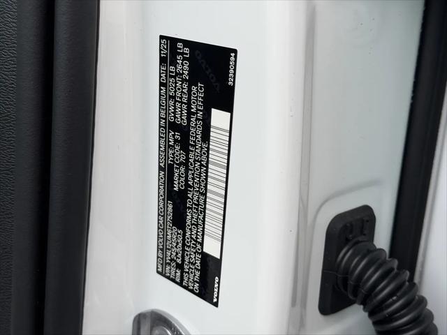 2026 Volvo XC40 Ultra, B5 AWD Gas (mild hybrid), Dark