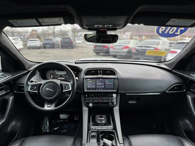 2019 Jaguar F-PACE 25t R-Sport