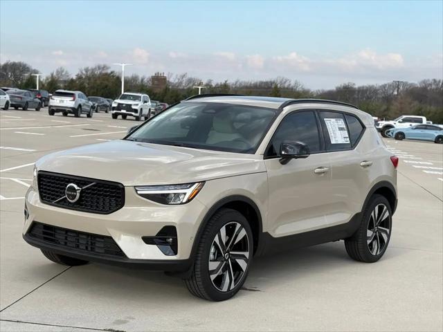 2026 Volvo XC40 Plus, B5 AWD Gas (mild hybrid), Dark