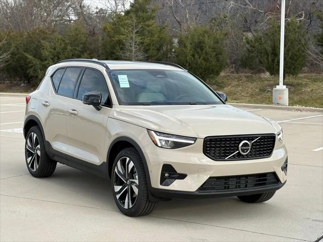 2026 Volvo XC40 Plus, B5 AWD Gas (mild hybrid), Dark