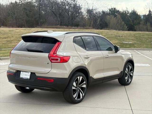 2026 Volvo XC40 Plus, B5 AWD Gas (mild hybrid), Dark