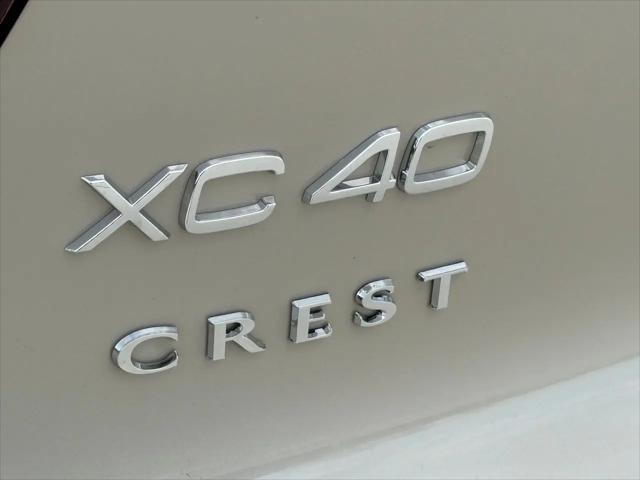 2026 Volvo XC40 Plus, B5 AWD Gas (mild hybrid), Dark