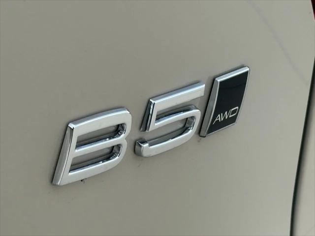 2026 Volvo XC40 Plus, B5 AWD Gas (mild hybrid), Dark