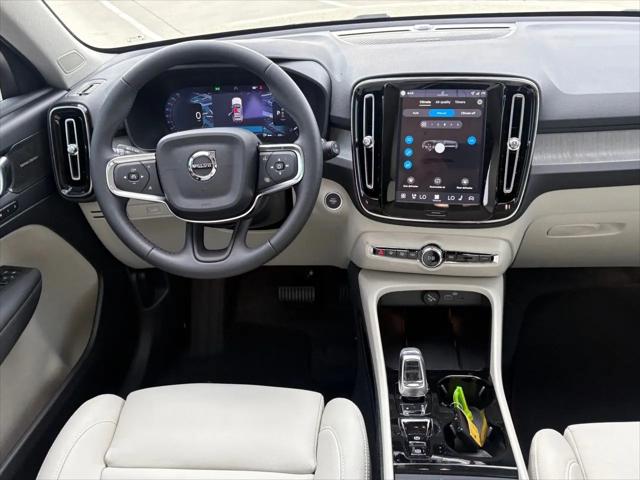 2026 Volvo XC40 Plus, B5 AWD Gas (mild hybrid), Dark