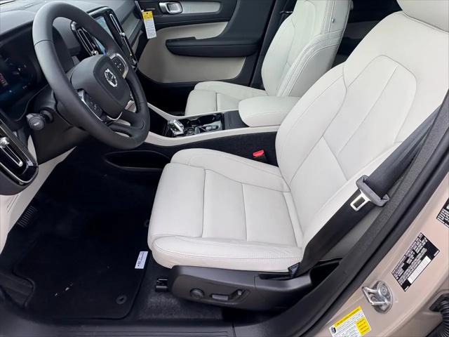 2026 Volvo XC40 Plus, B5 AWD Gas (mild hybrid), Dark