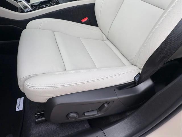 2026 Volvo XC40 Plus, B5 AWD Gas (mild hybrid), Dark