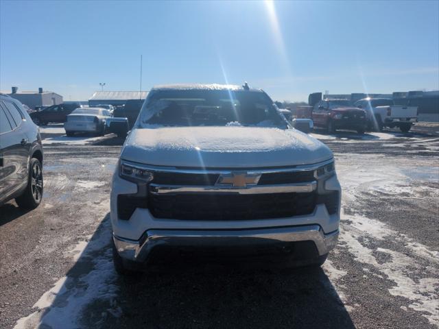 2022 Chevrolet Silverado 1500 4WD Double Cab Standard Bed LT with 2FT