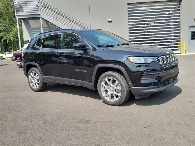 2024 Jeep Compass Latitude Lux FWD 2024 Jeep Compass Latitude Lux FWD