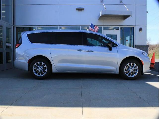 2026 Chrysler Pacifica Select AWD
