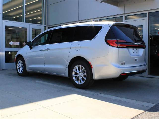 2026 Chrysler Pacifica Select AWD