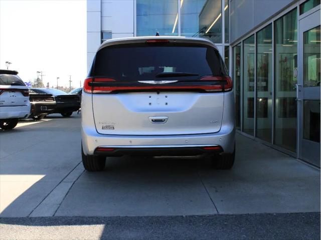 2026 Chrysler Pacifica Select AWD