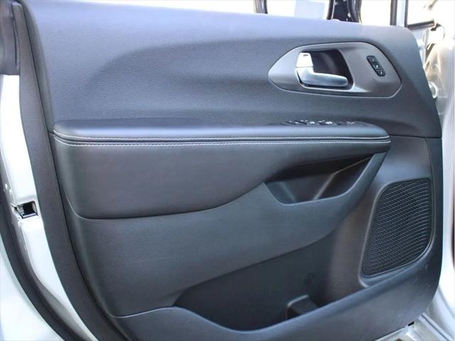2026 Chrysler Pacifica Select AWD
