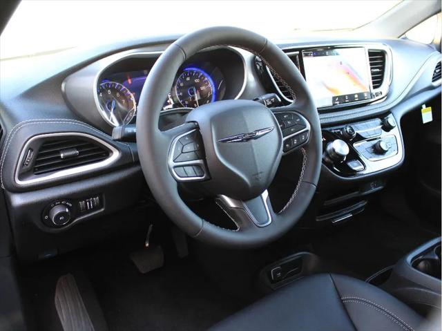 2026 Chrysler Pacifica Select AWD