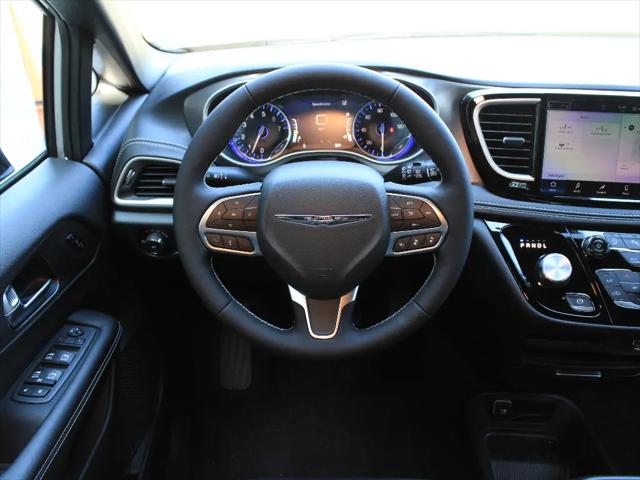 2026 Chrysler Pacifica Select AWD