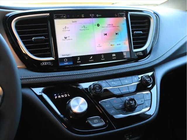 2026 Chrysler Pacifica Select AWD