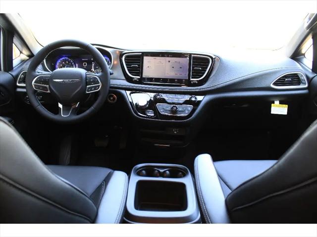 2026 Chrysler Pacifica Select AWD