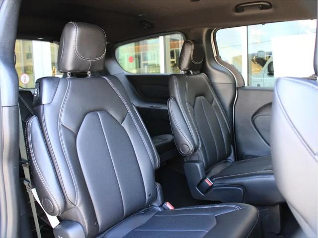 2026 Chrysler Pacifica Select AWD