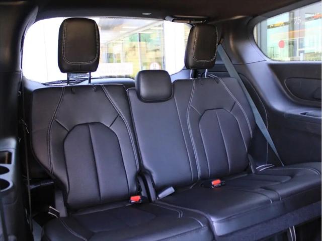2026 Chrysler Pacifica Select AWD