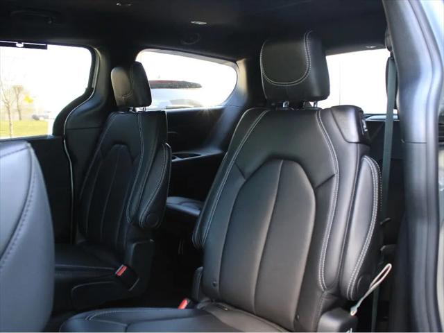2026 Chrysler Pacifica Select AWD
