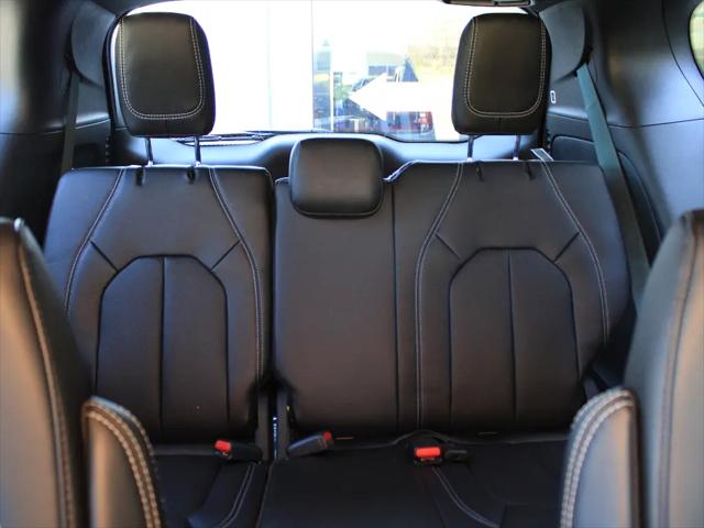 2026 Chrysler Pacifica Select AWD