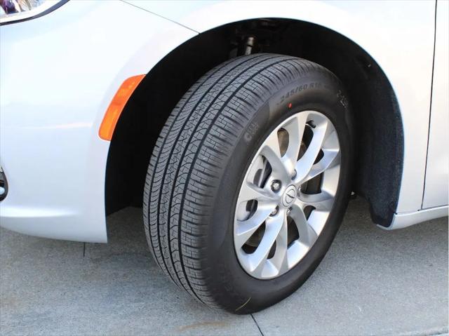 2026 Chrysler Pacifica Select AWD