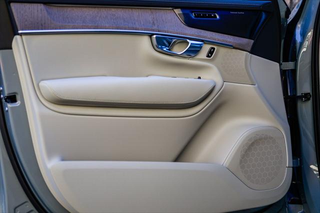 2026 Volvo XC90 Plug-In Hybrid Ultra, T8 AWD, Electric/Gasoline, Bright, 7 Seats