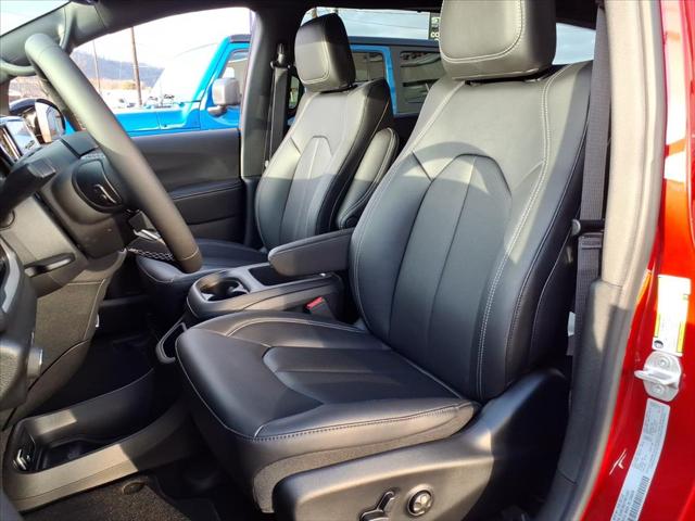2026 Chrysler Pacifica Select AWD