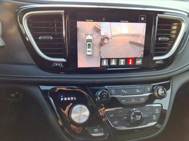 2026 Chrysler Pacifica Select AWD