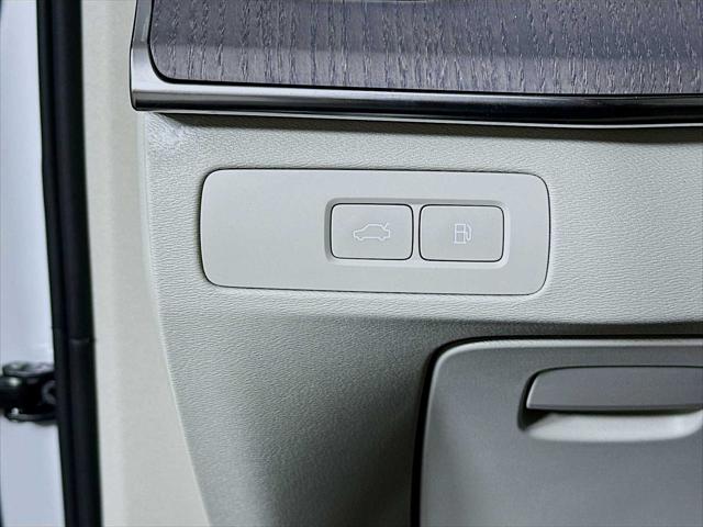 2026 Volvo XC90 Plug-In Hybrid Ultra, T8 AWD, Electric/Gasoline, Bright, 7 Seats