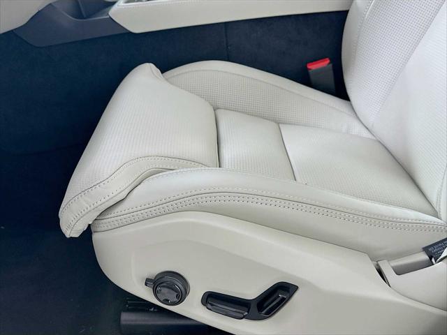 2026 Volvo XC90 Plug-In Hybrid Ultra, T8 AWD, Electric/Gasoline, Bright, 7 Seats