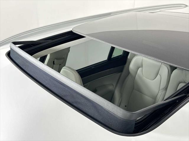 2026 Volvo XC90 Plug-In Hybrid Ultra, T8 AWD, Electric/Gasoline, Bright, 7 Seats