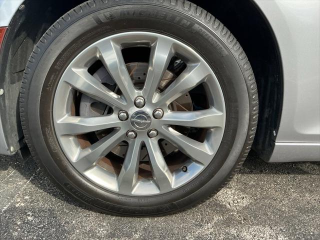 2015 Chrysler 300 Limited