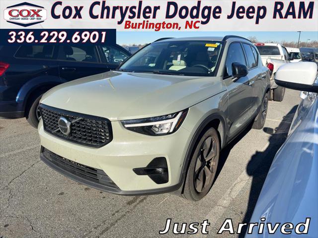 2023 Volvo XC40 B4 Plus Dark Theme