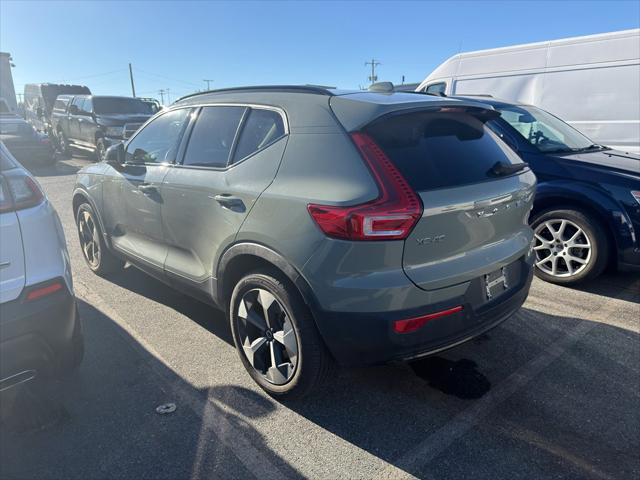 2023 Volvo XC40 B4 Plus Dark Theme