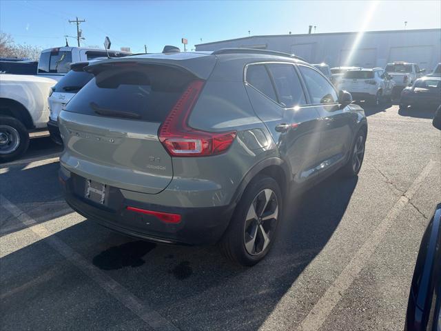 2023 Volvo XC40 B4 Plus Dark Theme
