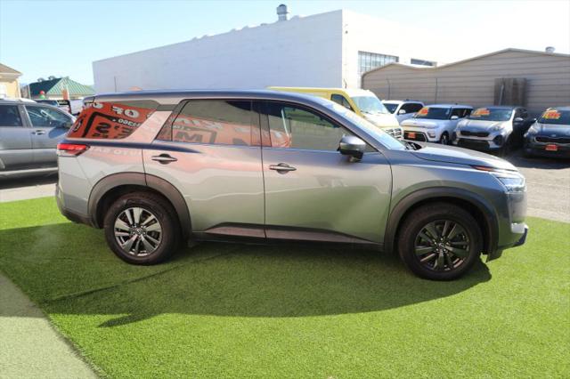 2022 Nissan Pathfinder S 2WD