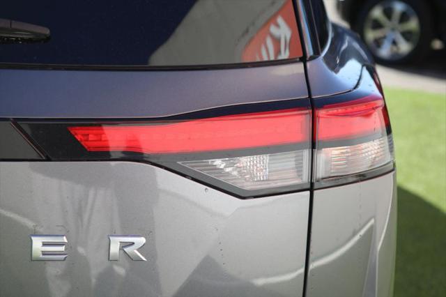 2022 Nissan Pathfinder S 2WD