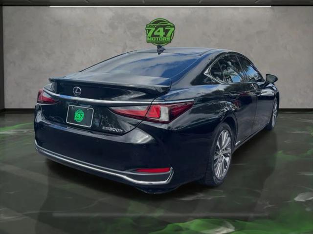 2019 Lexus ES 300h Ultra Luxury