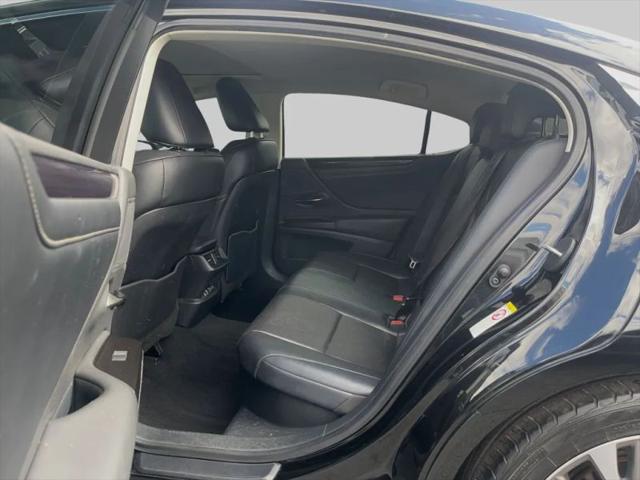 2019 Lexus ES 300h Ultra Luxury